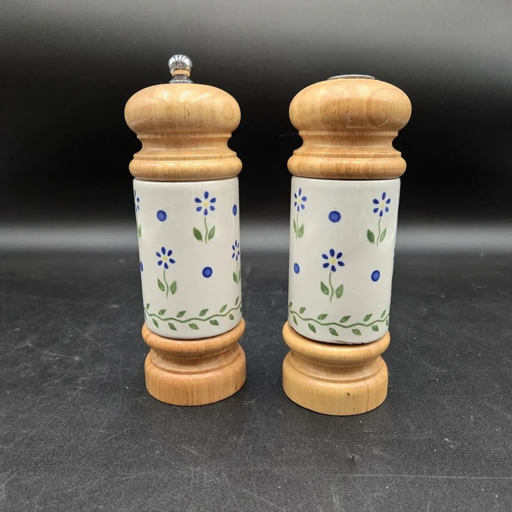 Pflatzgraff Salt & Pepper Shaker Set Mr. Dudley White Blue Floral‎ **damaged**
